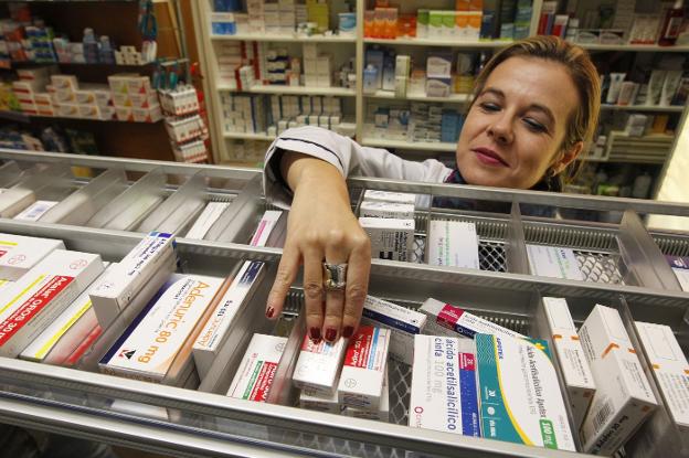 España ahorraría mil millones al año en fármacos con más control de las recetas