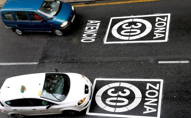 Indicación de velocidad en una calle de Valencia. 