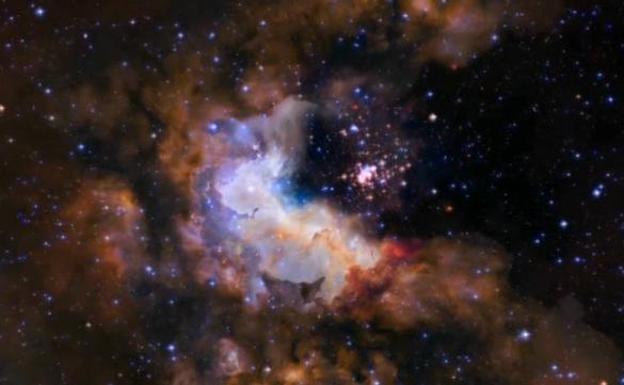 Detectan una extraña emisión de radio entre dos cúmulos de galaxias