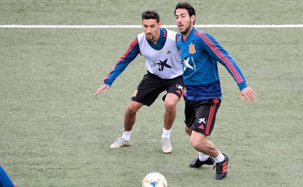 Dani Parejo, con la selección en las Islas Feroe. 