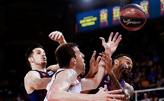 Heurtel (i) y Hanga, con Fran Vázquez. 