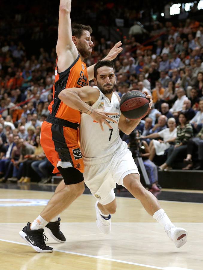 Estas son las fotos que deja el tercer partido de la semifinal de los playoff de Liga Endesa en la Fonteta (78-85)