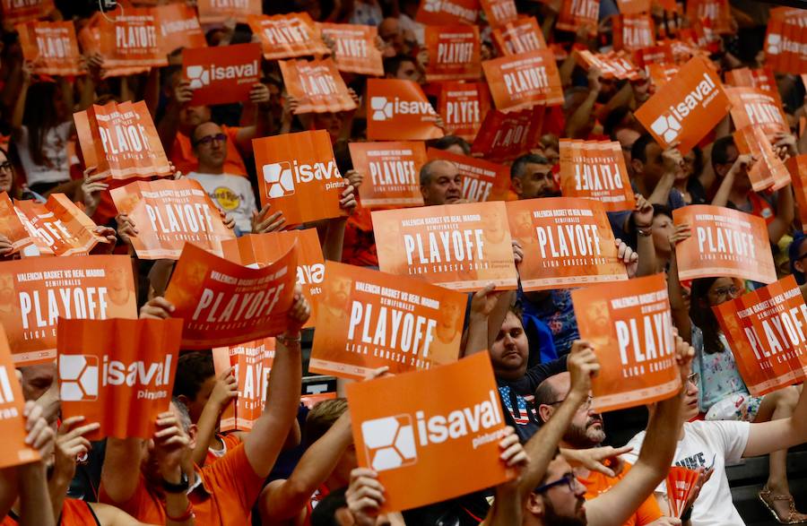 Estas son las fotos que deja el tercer partido de la semifinal de los playoff de Liga Endesa en la Fonteta (78-85)