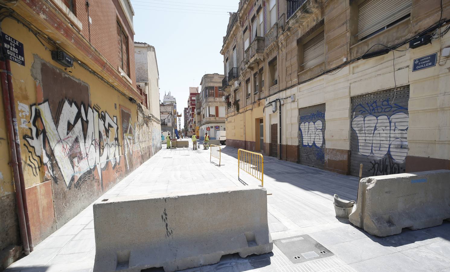 El barrio del Cabanyal continúa, tras la disolución de la plataforma Salvem el Cabanyal, con urgencias sociales, problemas de okupación y quejas de los comerciantes por las obras.