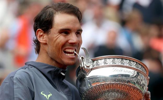 Nadal, con la Copa de los Mosqueteros. 