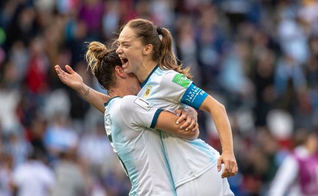 Celebración del empate frente a la actual campeona del Mundo.