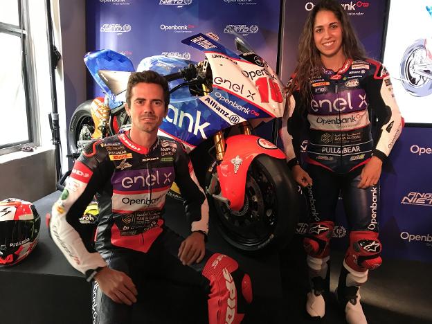 Nico Terol y María Herrera, ayer en la presentación del equipo de Aspar en Madrid. 