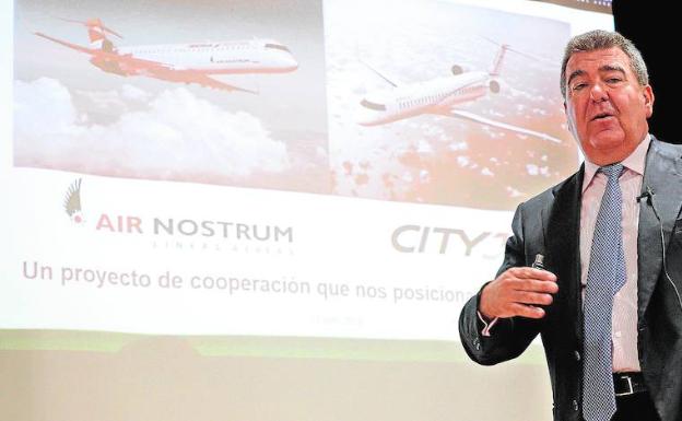 El presidente de Air Nostrum, Carlos Bertomeu, en la presentación de la alianza con Cityjet. 