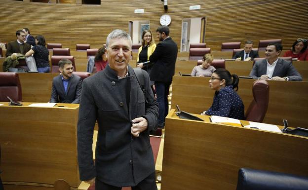 El conseller de Economía, Rafael Climent, en Les Corts. 