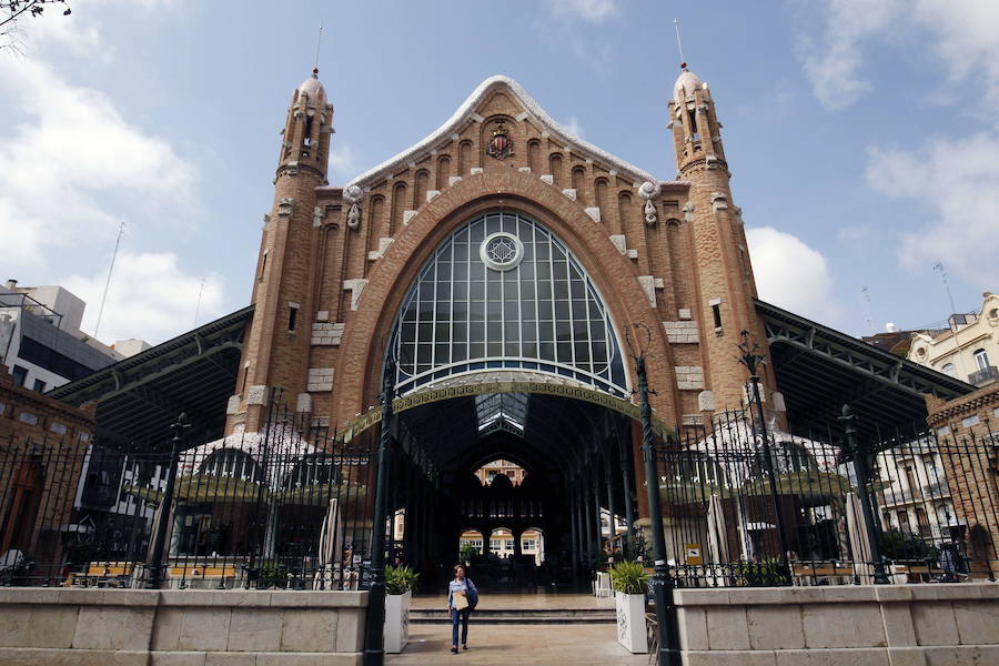 5. Volviendo a la zona antigua y el Ensanche de la ciudad, NYT destaca los mercados Central y Colón «entre los más bellos de Europa». En la imagen, el Mercado de Colón. 