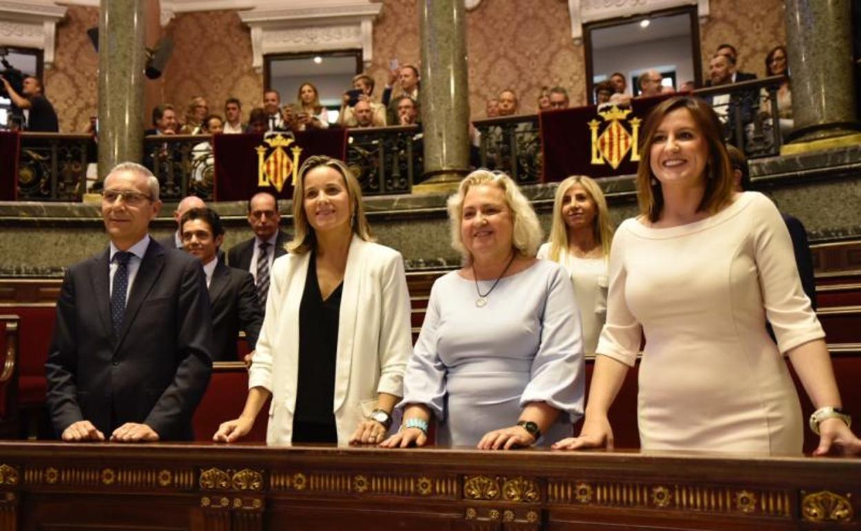 Catalá, junto a los concejales del PP. 