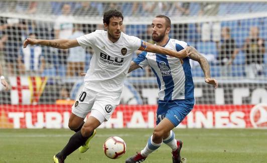 La primera salida del Valencia la pasada temporada fue al RCDE Stadium. 