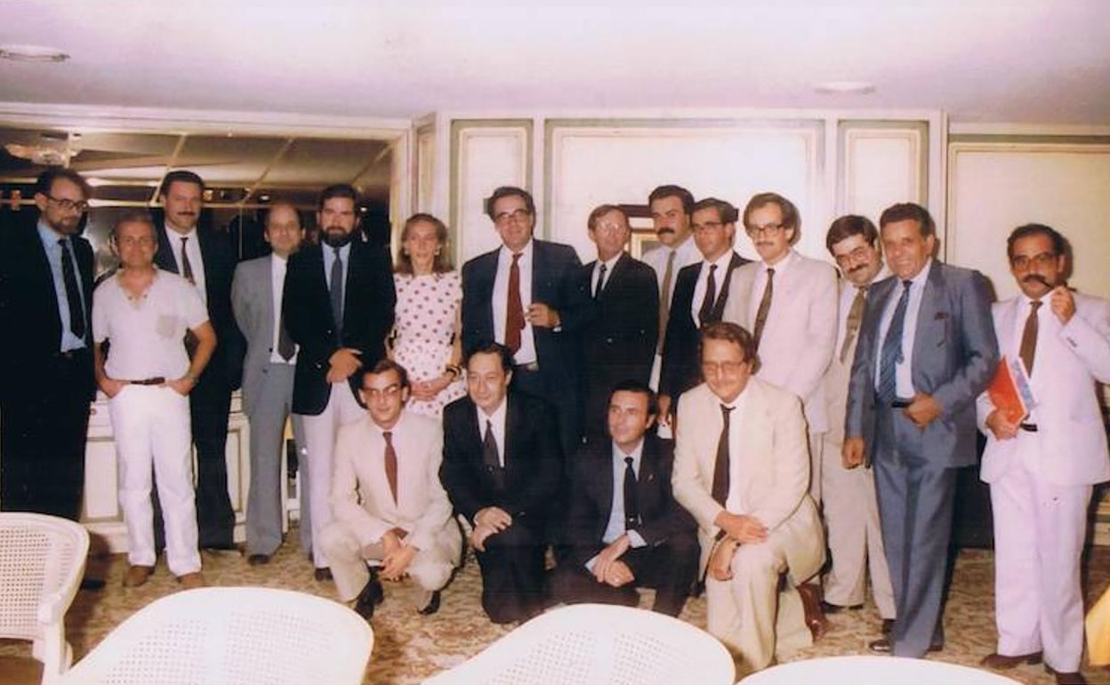 Una de las primeras reuniones del Club de Encuentro Manuel Broseta.