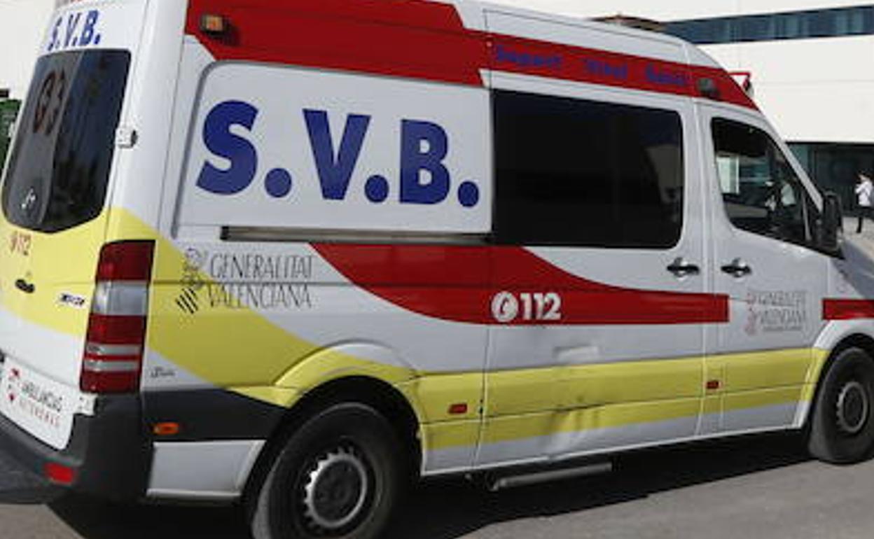 Herido grave un motorista tras chocar contra un coche en Blasco Ibáñez