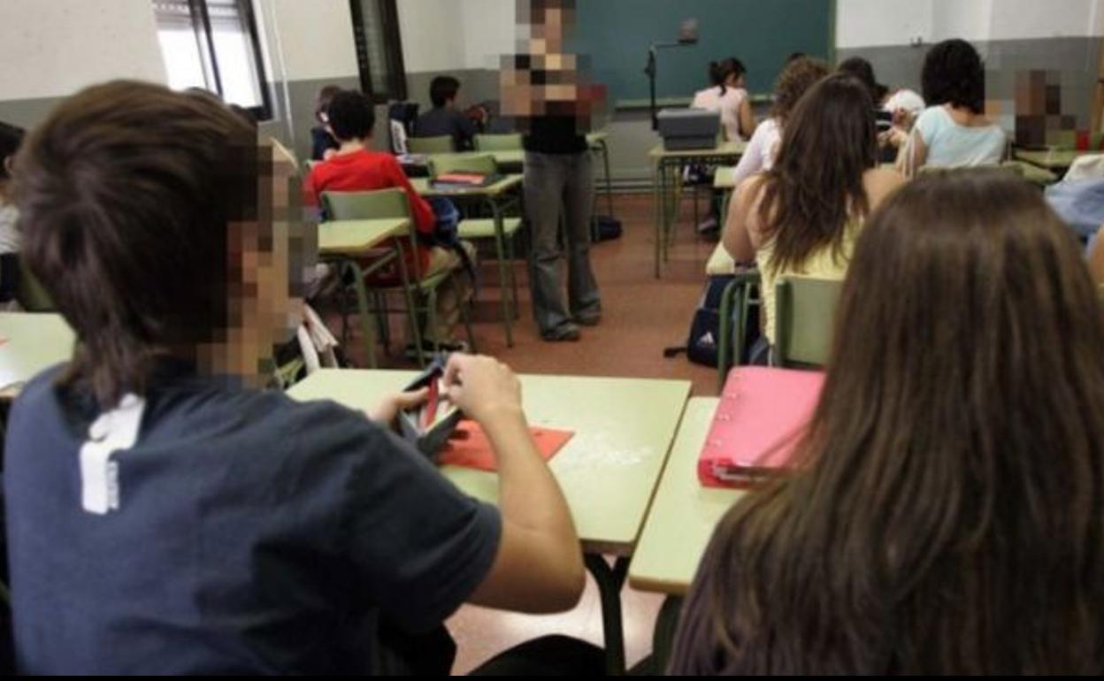 Denuncian en Tarrasa la agresión de una profesora a su alumna de 10 años que había pintado la bandera de España