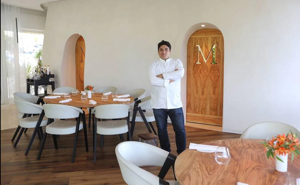 Mauro Colagreco en su restaurante Mirazur.
