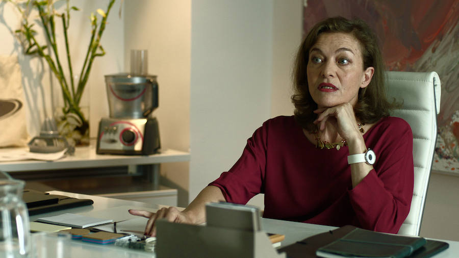 Begoña (Nuria González) | Begoña es la peripuesta jefa de ventas de Turbothunder, con la que Mayte (Toni Acosta) no tiene ni pizca de sintonía. 