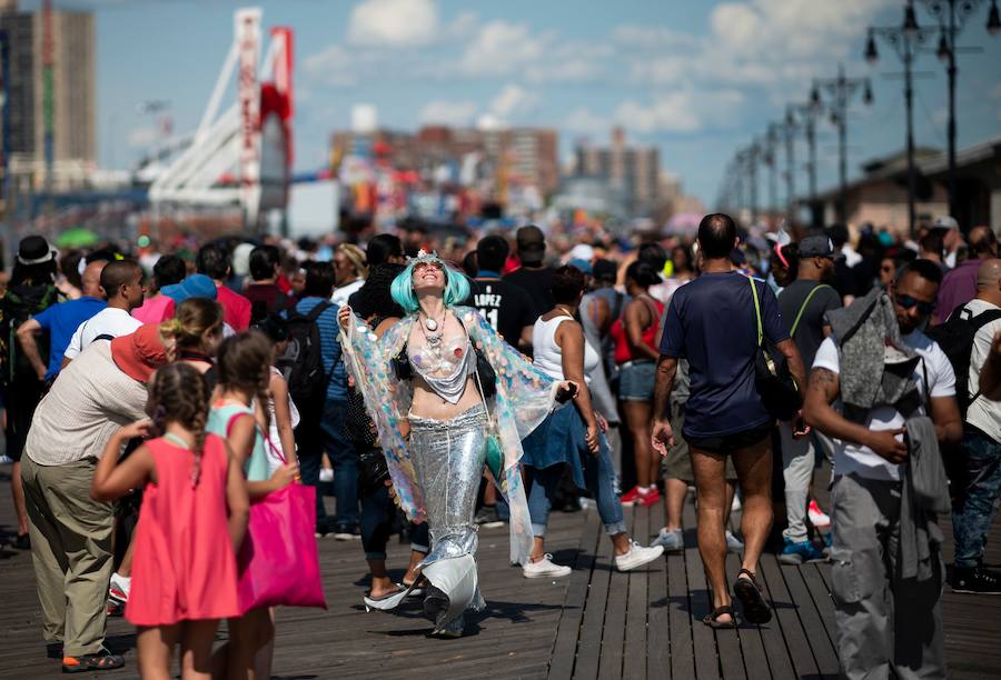 Fotos: Así es el loco desfile de sirenas de Coney Island