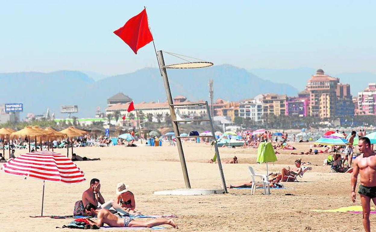 Cierran de nuevo al baño las playas de la Patacona y Port Saplaya Norte