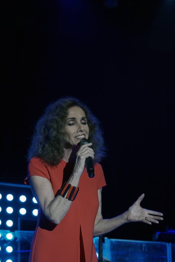 Fotos: Ana Belén encandila Valencia en la Feria de Julio