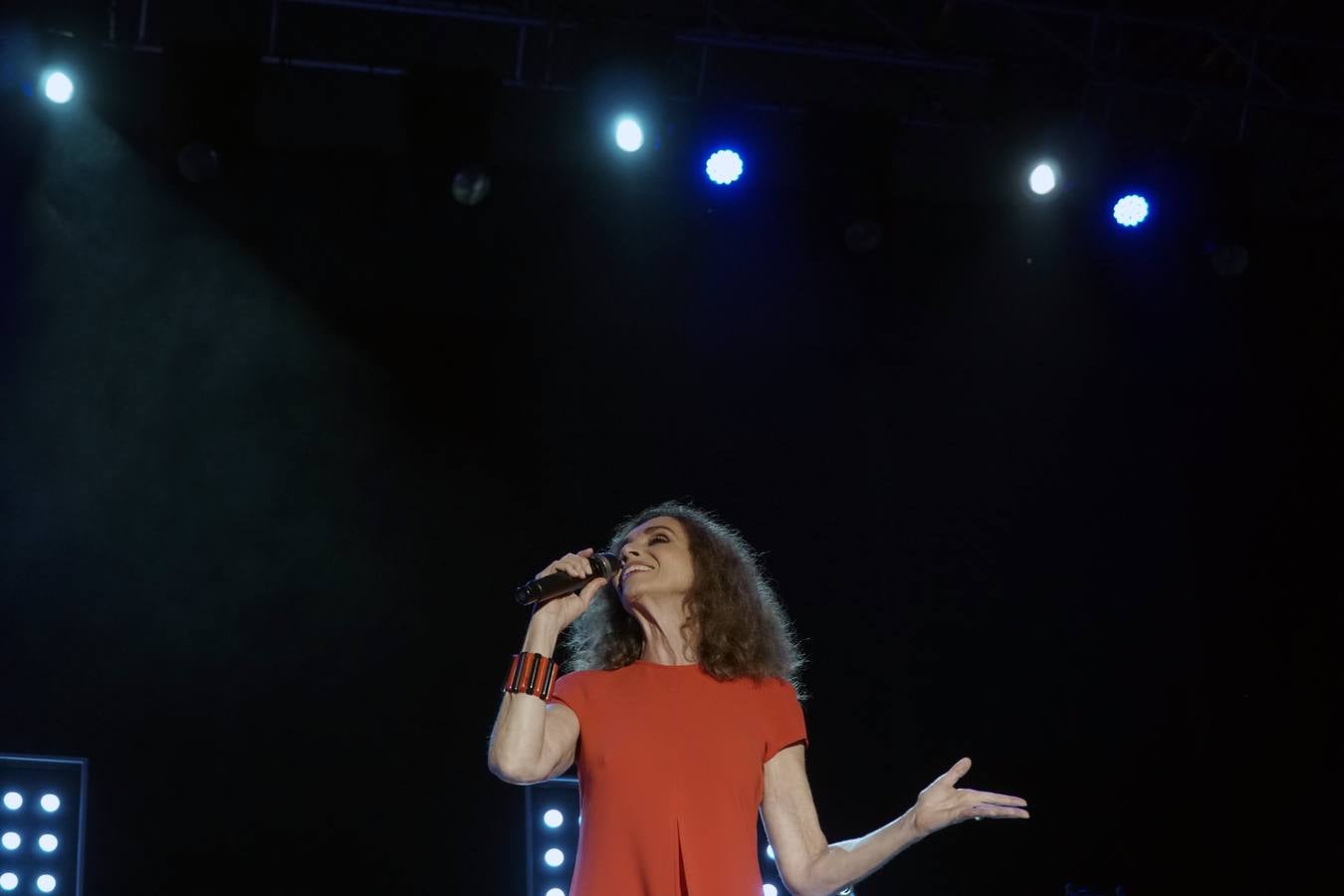 Fotos: Ana Belén encandila Valencia en la Feria de Julio