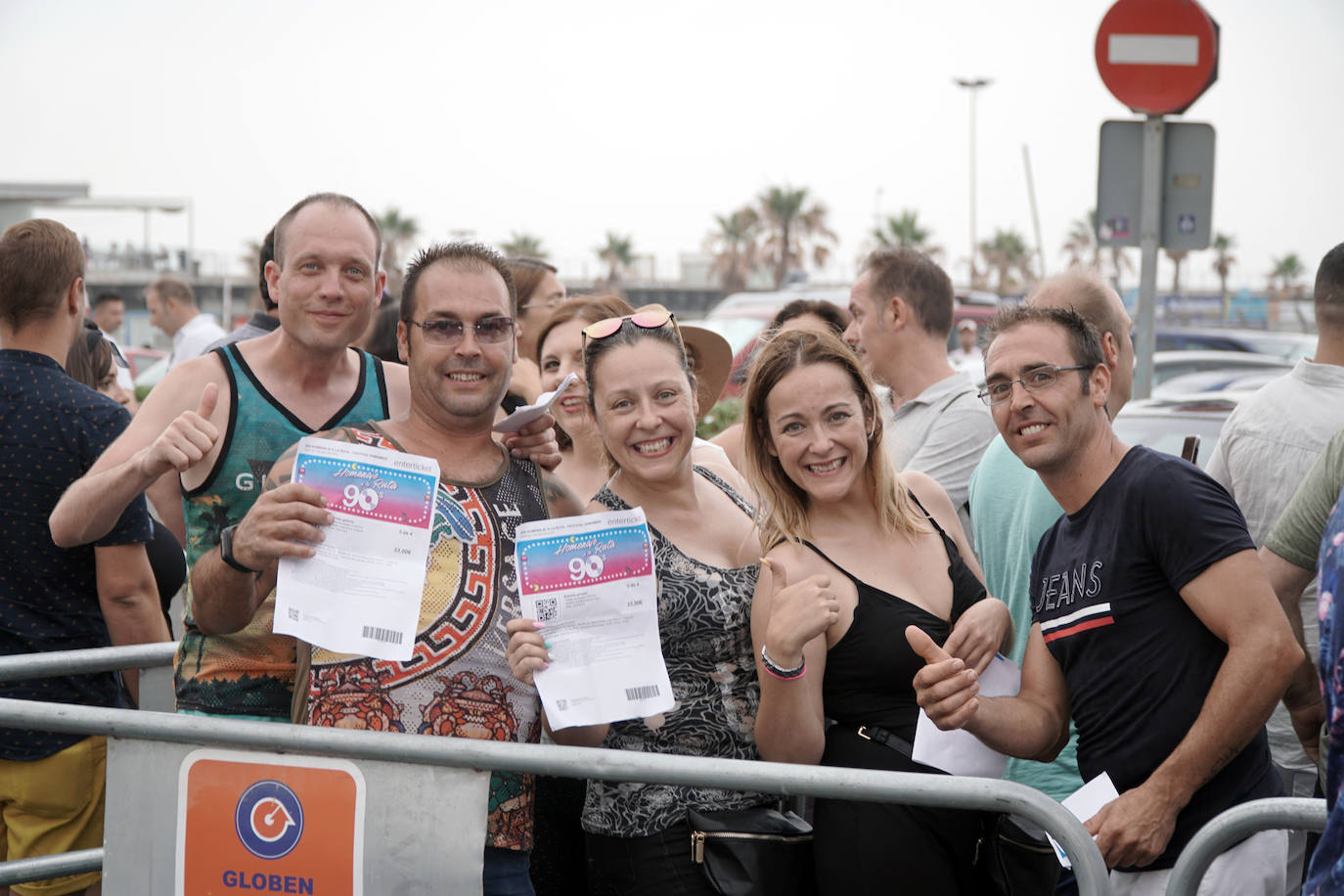 Miles de valencianos se han citado este sábado en La Marina con los dj y artistas «que hicieron bailar a miles de personas en las míticas discotecas de la década de los noventa». El festival y la fiesta '90s Homenaje a la Ruta' reúne a músicos como Nacho Fernández, Xtm, Damae, DJ Sylvan, Ian Masterson, Jerry Daley, Nacho Division, New Limit, Newton, Sabrina Salerno, Tina Cousins, XTM feat Annia, Arturo Roger, Coqui Selection, DJ Espinete, Edu DJ Veneno, Jesús Brisa, José Coll, Jose Conca, Kike Jaén, Los Gemelos, Miguel Monforte, Mónica X, Nacho Ortiz, Pau Thomas, Raúl Platero, Vicente Buitrón, Nacho Fernández, Vicente Ferrer y Víctor Pérez. 