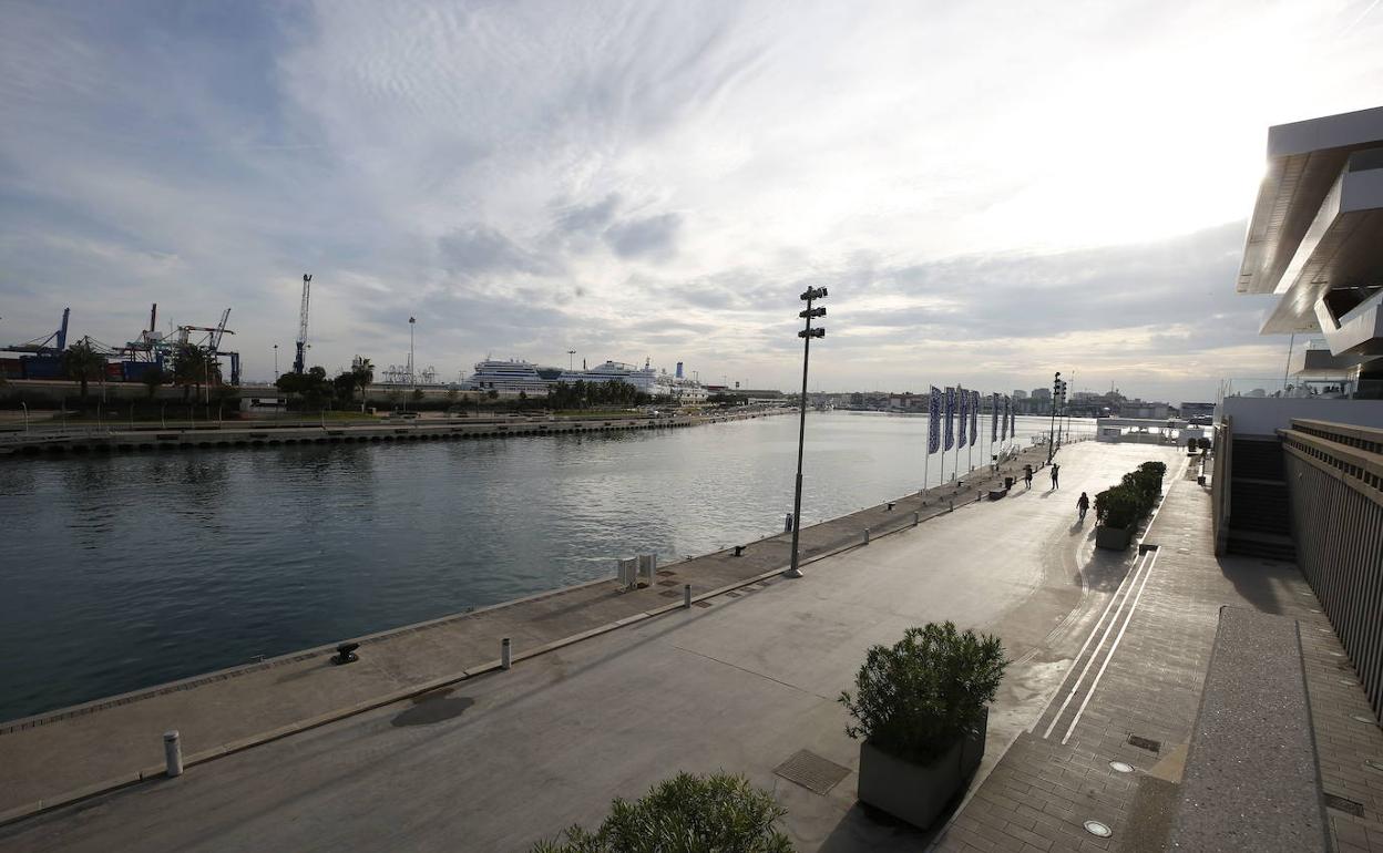 Cabal de la dársena de la Marina de Valencia. 