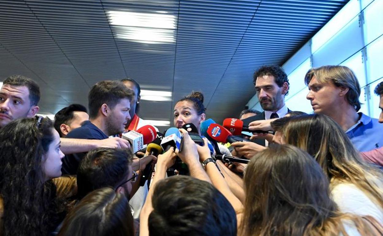 La capitana de la selección femenina de baloncesto, Laia Palau, en Barajas. 