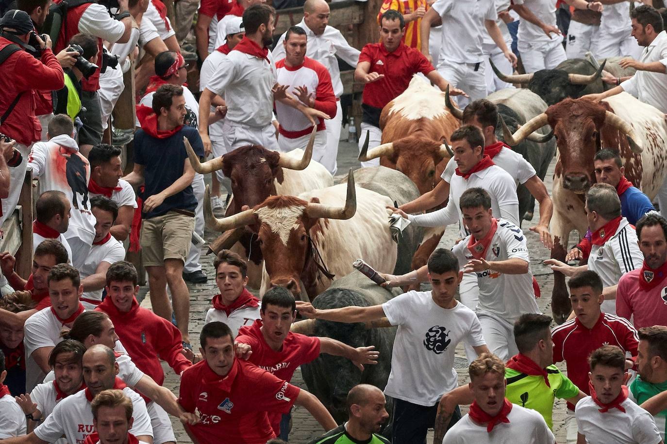 Los toros de José Escolar han recorrido las calles de Pamplona en dos minutos y 13 segundos. Es el encierro más rápido de este año.