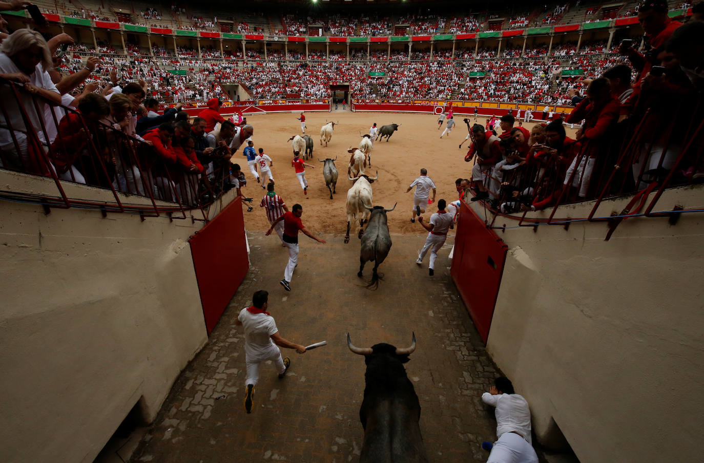 Los toros de José Escolar han recorrido las calles de Pamplona en dos minutos y 13 segundos. Es el encierro más rápido de este año.