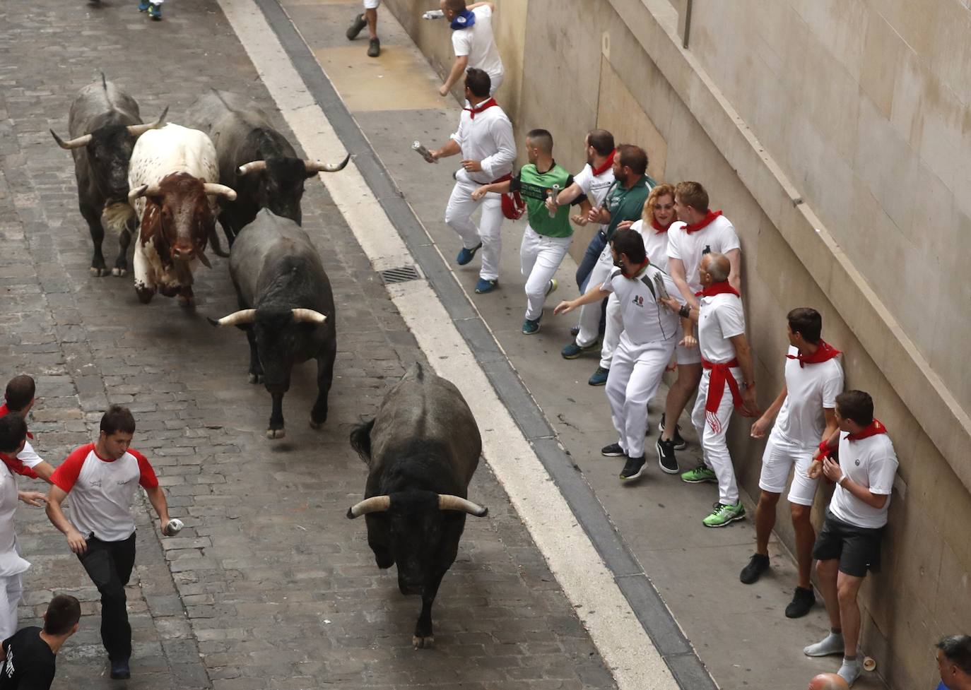 Los toros de José Escolar han recorrido las calles de Pamplona en dos minutos y 13 segundos. Es el encierro más rápido de este año.