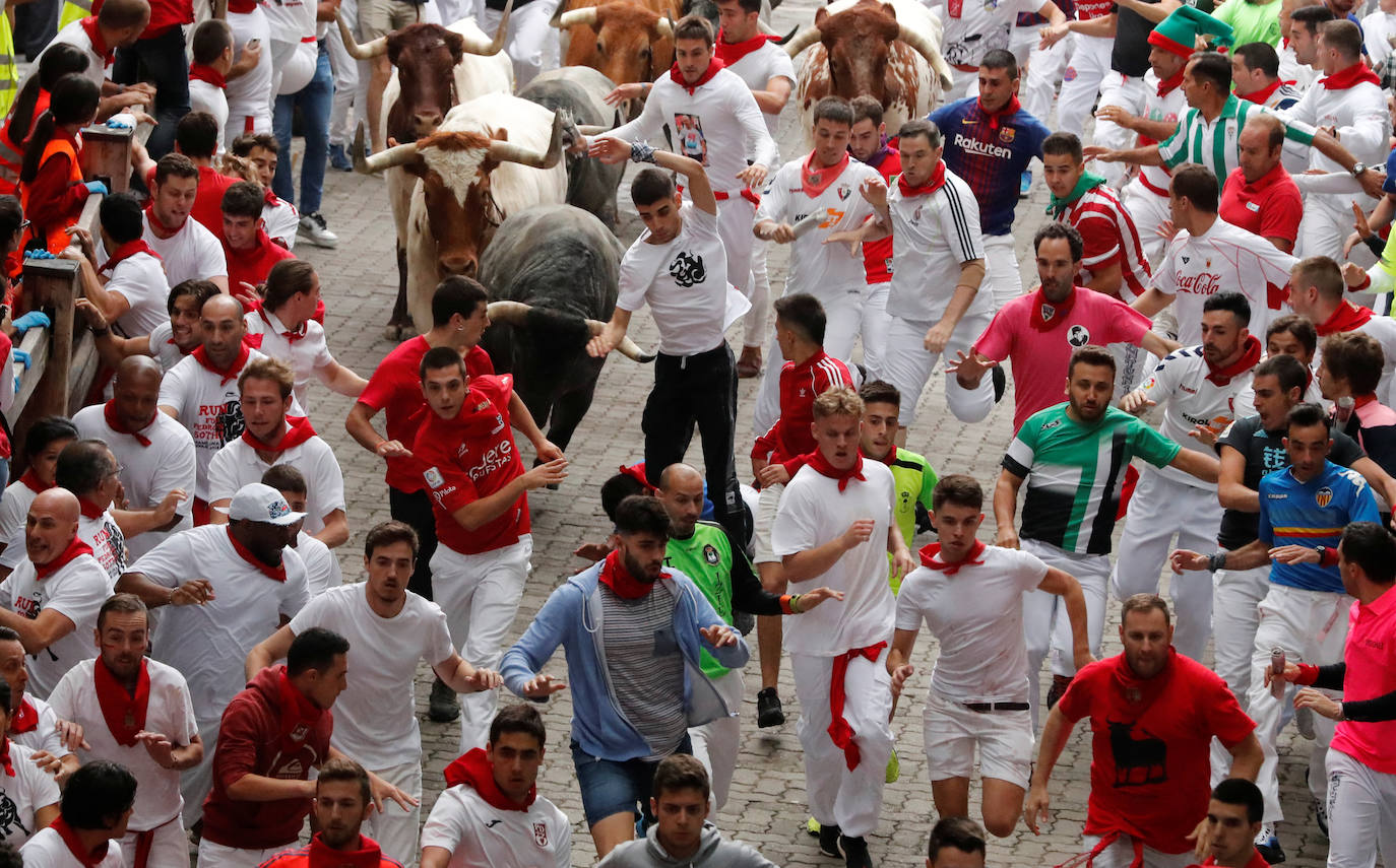 Los toros de José Escolar han recorrido las calles de Pamplona en dos minutos y 13 segundos. Es el encierro más rápido de este año.