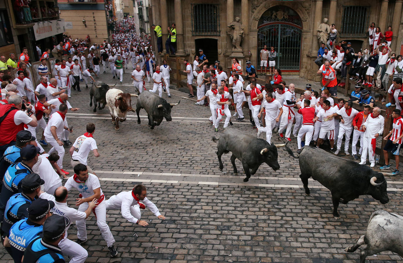 Los toros de José Escolar han recorrido las calles de Pamplona en dos minutos y 13 segundos. Es el encierro más rápido de este año.