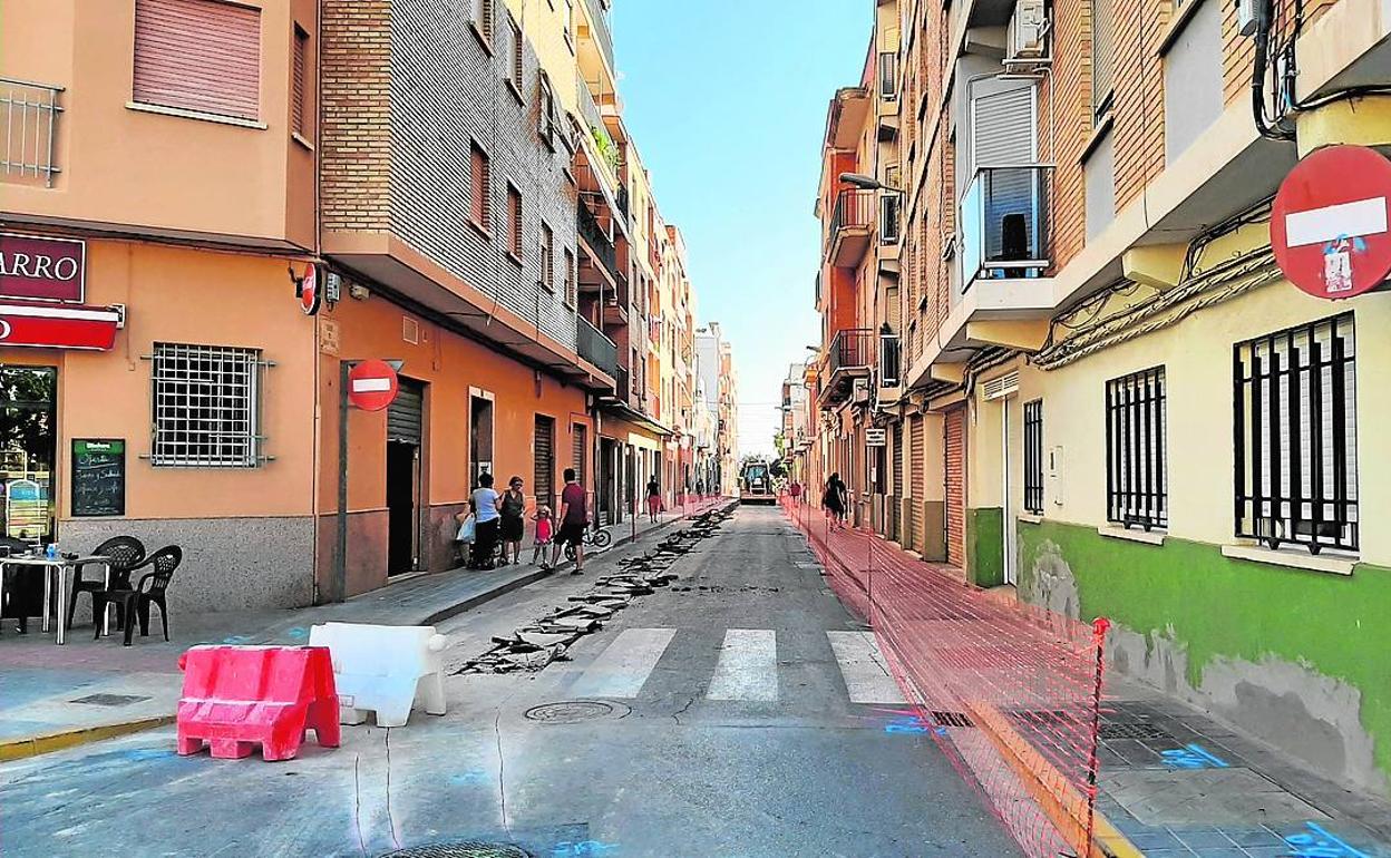 Las obras que se están realizando en la calle Juli Benlloch.