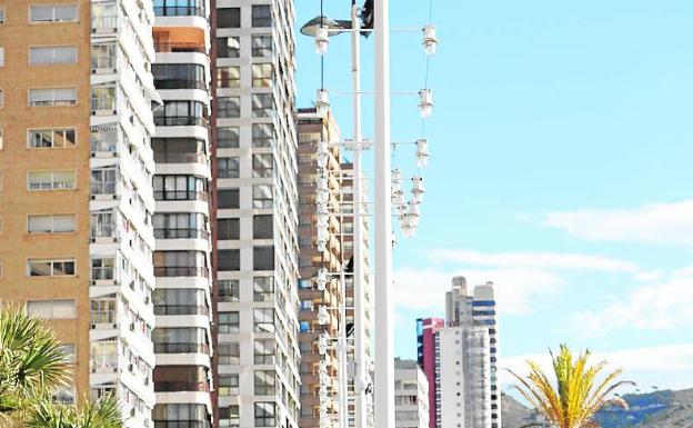 Playa de Benidorm y turistas británicos. 