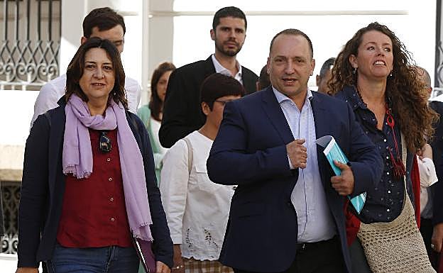 La consellera Rosa Pérez y el vicepresidente Rubén Martínez DalmauJ