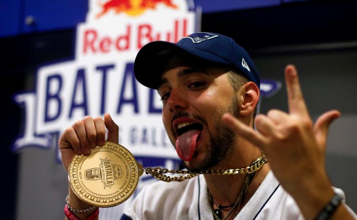 El 'freestyler' Zasko Master se ha proclamado campeón de la final nacional de la 'Batalla de los Gallos'. 