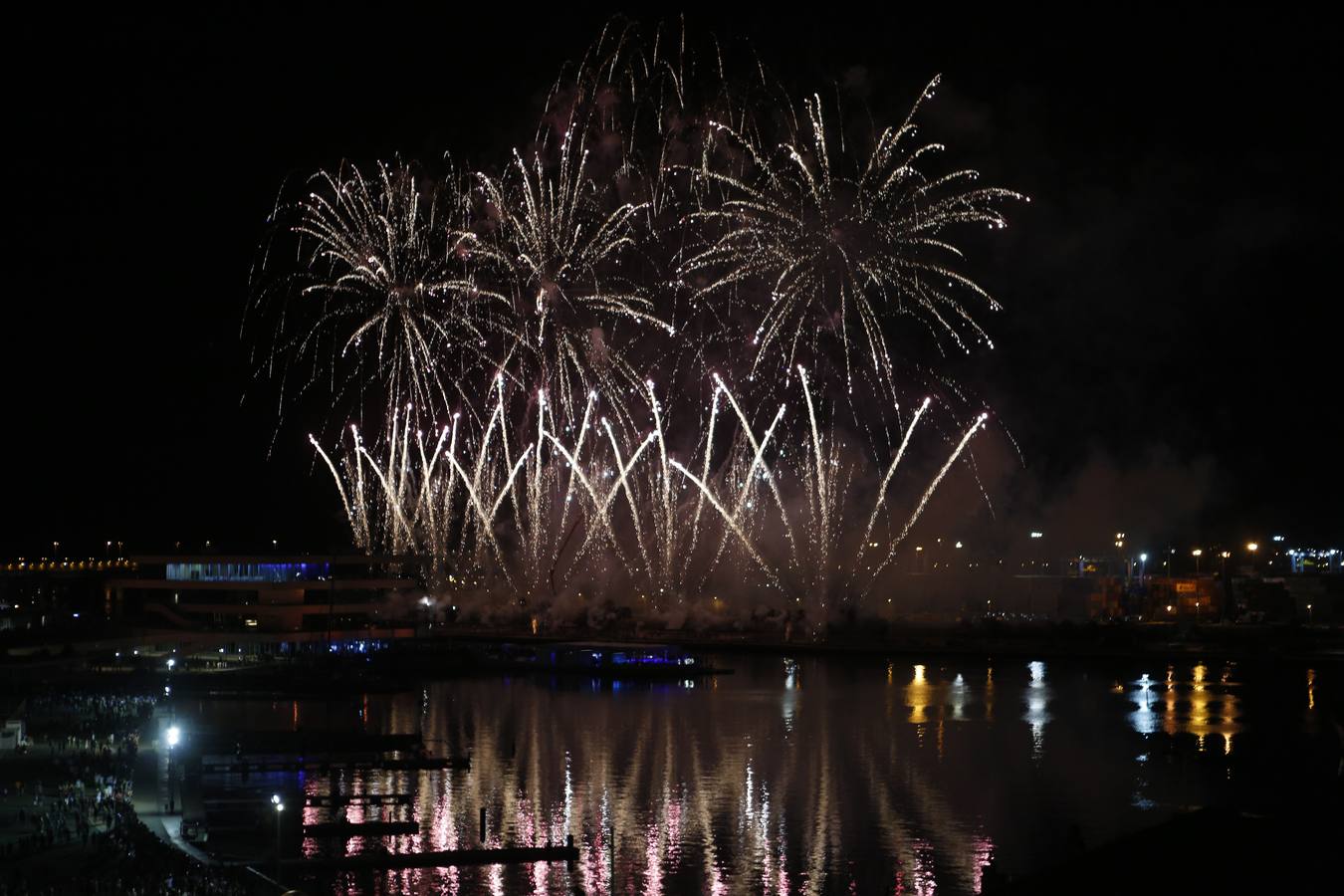 Fotos: Piromusical de Ricardo Caballer en la Nit a la Mar en la Marina de Valencia