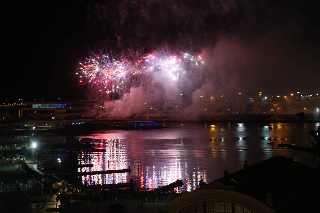 Fotos: Piromusical de Ricardo Caballer en la Nit a la Mar en la Marina de Valencia