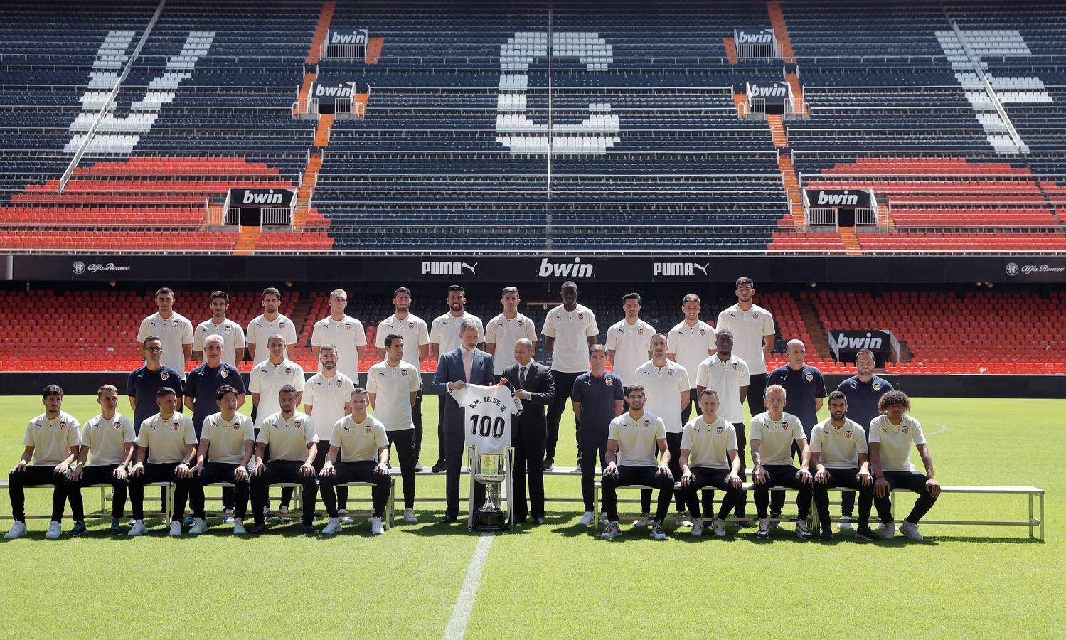 El rey Felipe VI y el Valencia CF han celebrado heste lunes un acto en Mestalla con motivo del Centenario del club. 