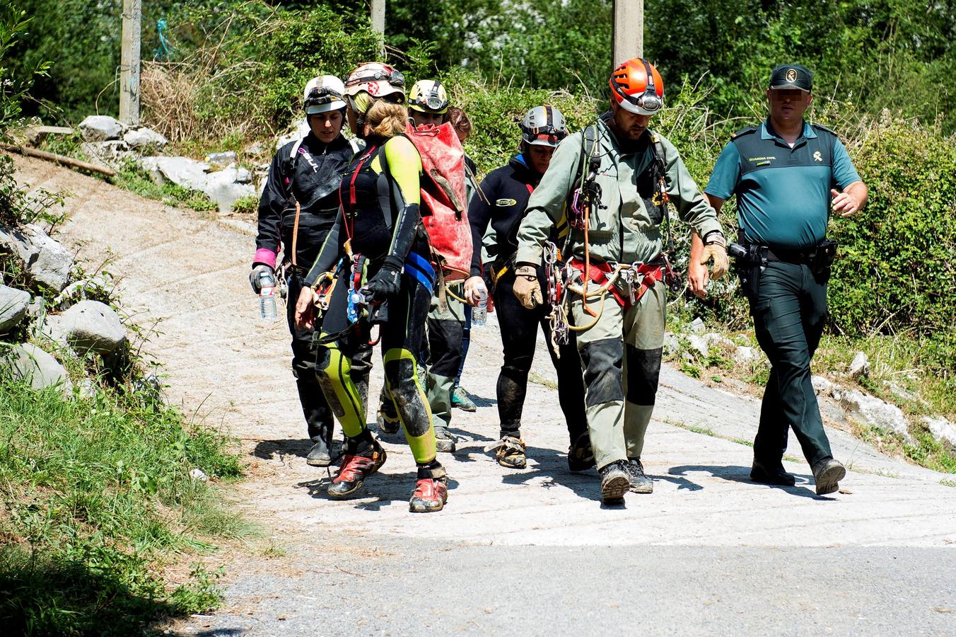 Fotos: Rescatadas las tres espeleólogas desaparecidas en una cueva en Cantabria