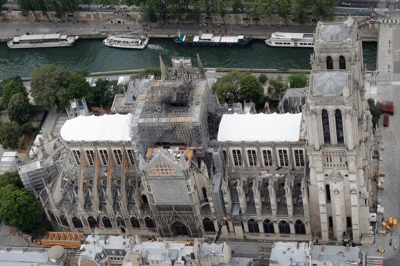 Se hacen públicas las primeras imágenes que muestran el estado actual y los trabajos de restauración de Notre Dame, iniciados meses atrás, tras el incendio que sufrió la catedral el pasado 15 de abril.