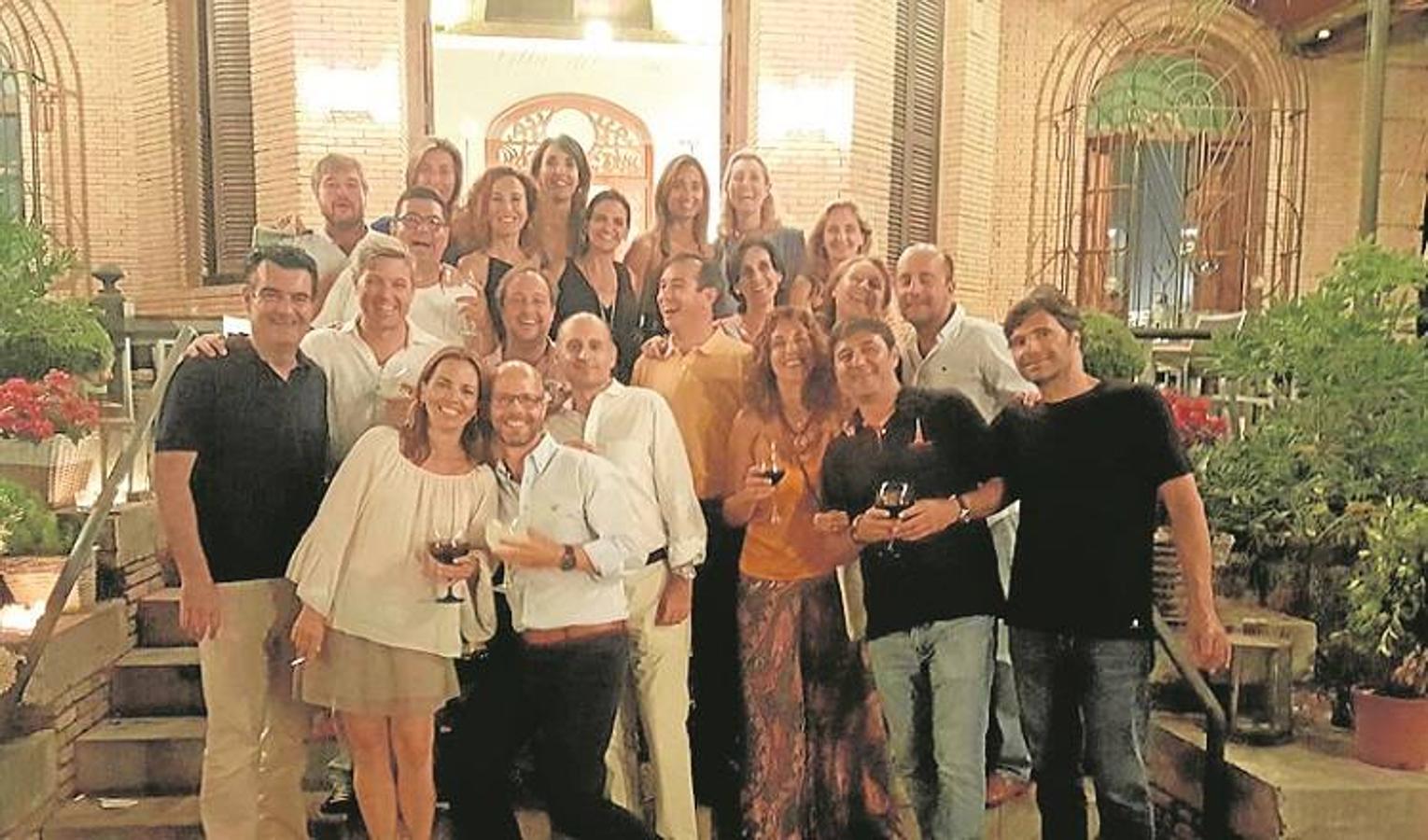 Belén Bordils y un grupo de amigos en Villa del Mar.