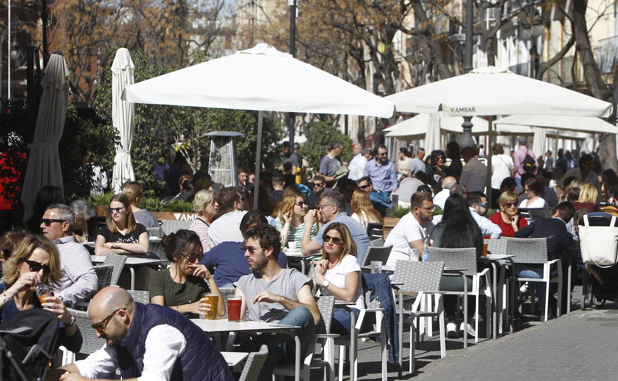 El 63% de los valencianos sale de bares todas las semanas y un 5% de ellos, a diario