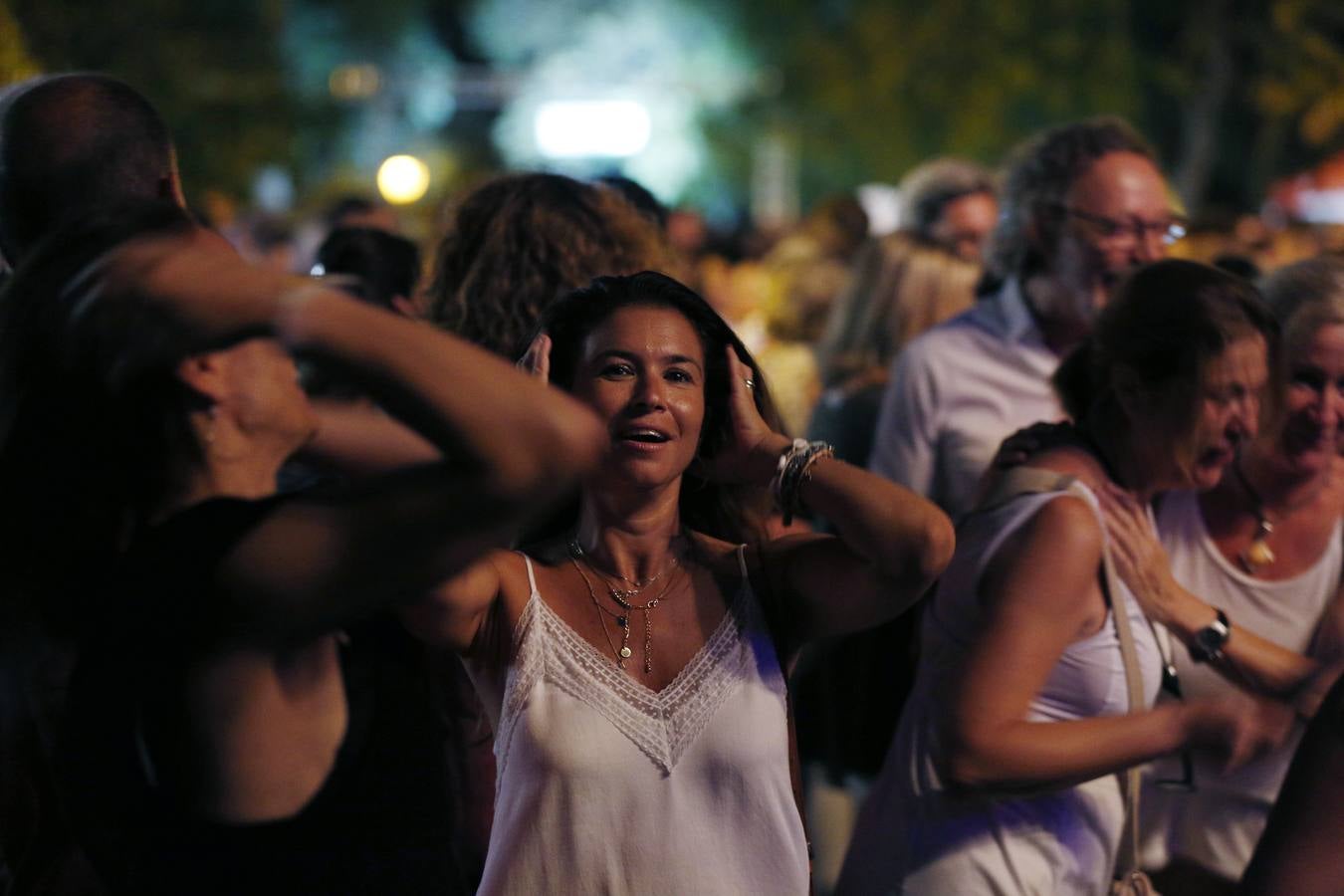 Los Conciertos de Viveros de la Gran Feria de Valencia acogieron este miércoles, 17 de julio, la reunión de Ketama dentro de la gira 'No estamos locos'. El trío del cantante Antonio Carmona y los guitarristas Juan José y José Miguel Carmona anunció su vuelta a los escenarios en noviembre de 2018, 14 años después de su separación.