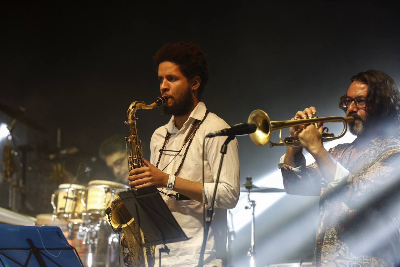 Los Conciertos de Viveros de la Gran Feria de Valencia acogieron este miércoles, 17 de julio, la reunión de Ketama dentro de la gira 'No estamos locos'. El trío del cantante Antonio Carmona y los guitarristas Juan José y José Miguel Carmona anunció su vuelta a los escenarios en noviembre de 2018, 14 años después de su separación.