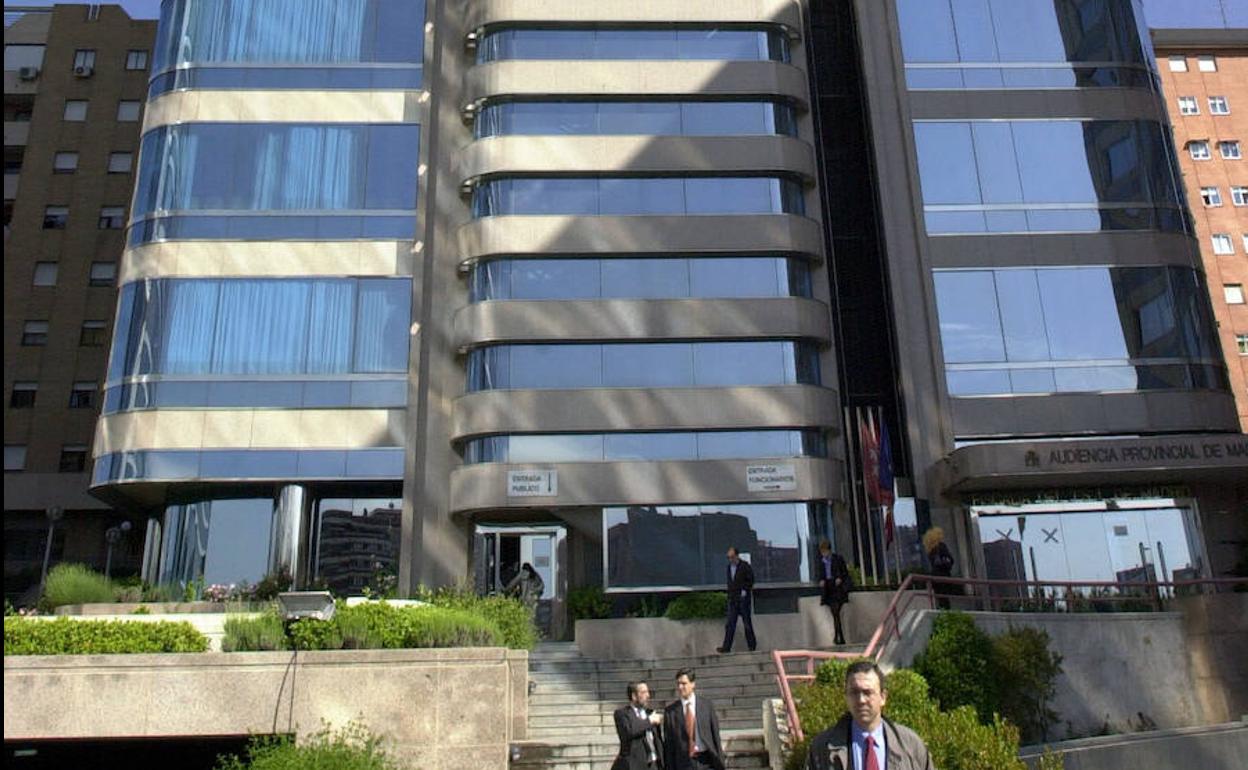 Entrada de la Audiencia Provincial de Madrid. 