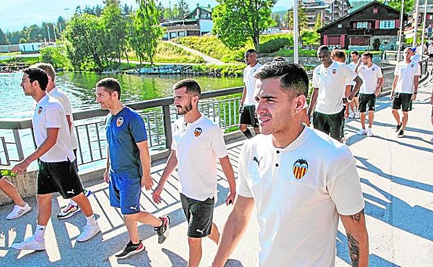 Los jugadores realizaron un paseo nada más aterrizar #en Suiza para stage de pretemporada.