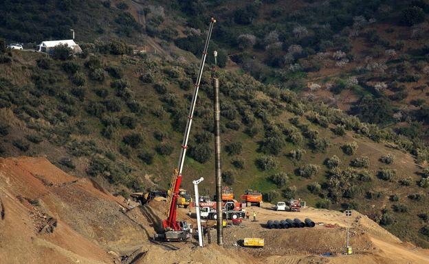 Trabajos de rescate en el pozo donde cayó Julen el pasado enero.