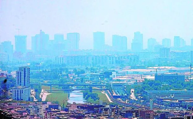 Episodio de alta contaminación registrado en Barcelona en abril.